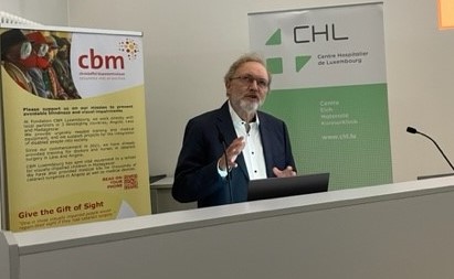 Dr Nico Diederich präsentiert auf der Konferenz 2024