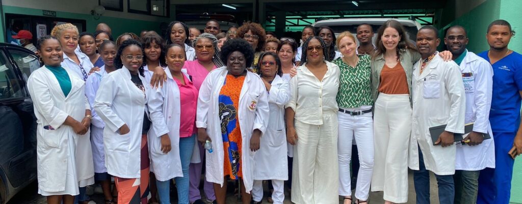 Direktoren von CBM Luxemburg mit Assistenzärzten bei IONA, Angola